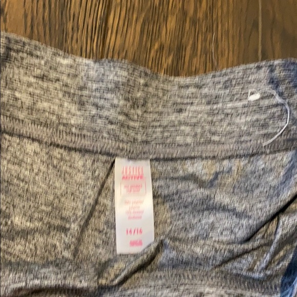 3 pairs of girl shorts. - Picture 3 of 9